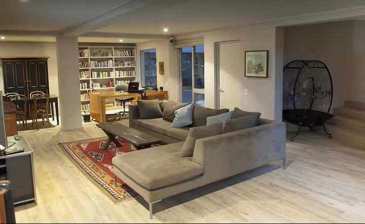 To Let 6 Bedroom Property for Rent in Bantry Bay Western Cape